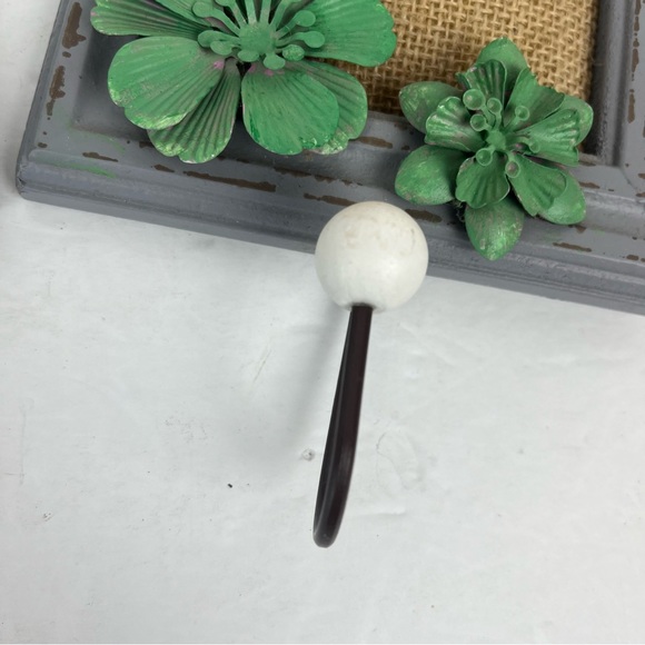 Pair of framed burlap & flower decor hooks - Picture 6 of 10